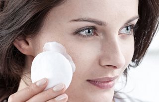 Reinigingsmelk aanbrengen