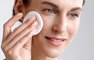 Reinig uw gezicht met een toner