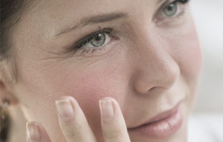 door veroudering veroorzaakte droge huid